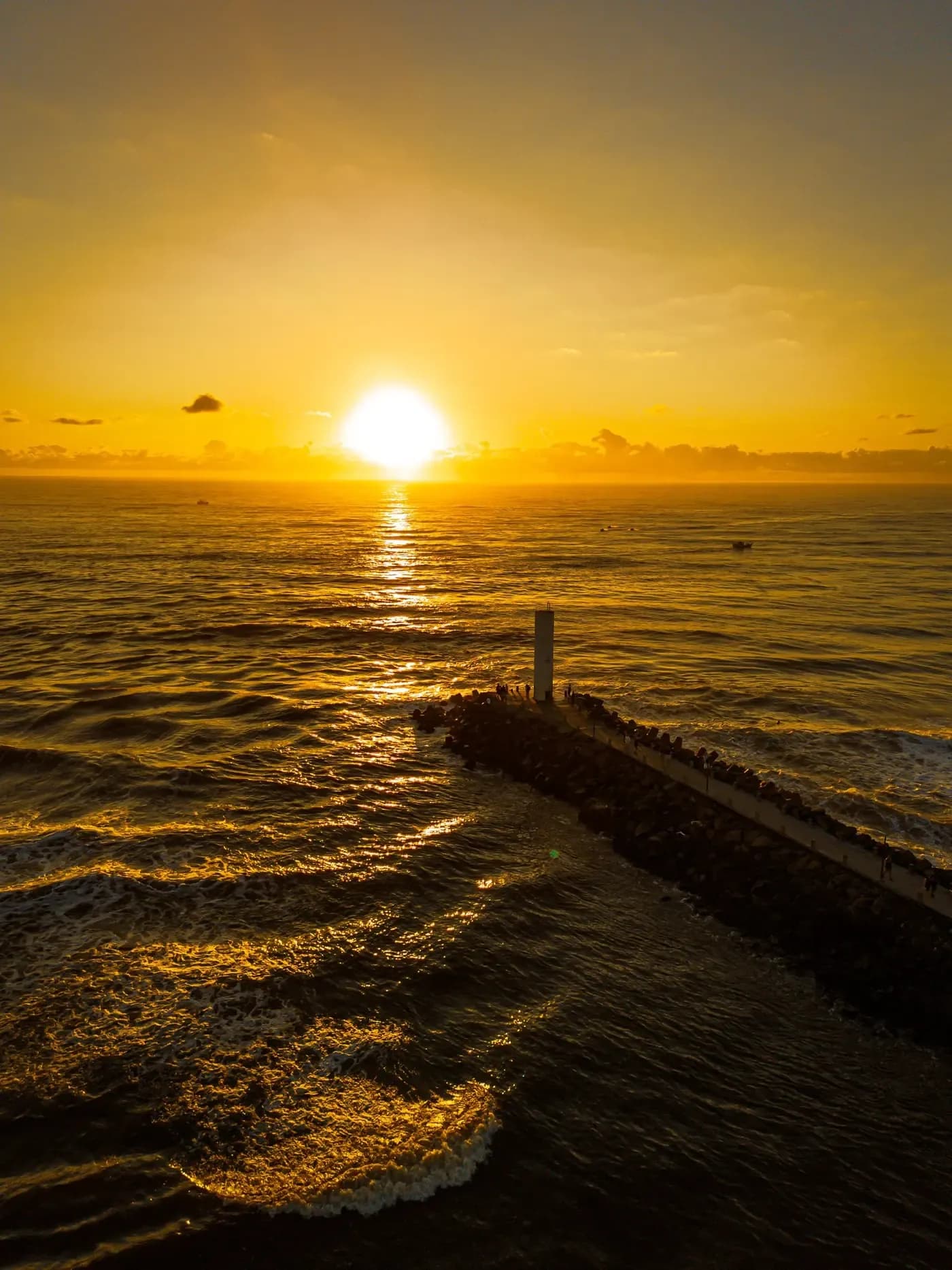Foto feita com Drone do nascer do sol em Torres-Rs